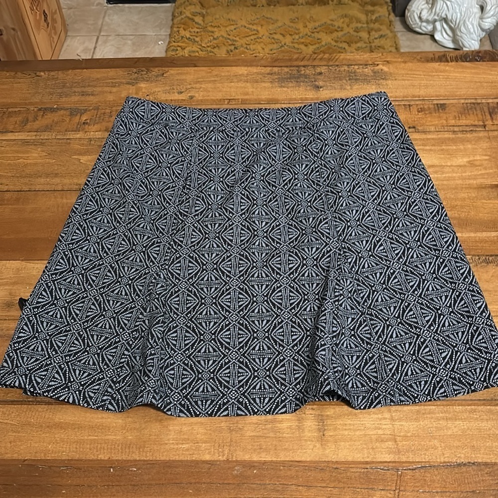 Ripskirt hawaii batik pattern, size M, in very good condition. Pockets - Picture 2 of 8